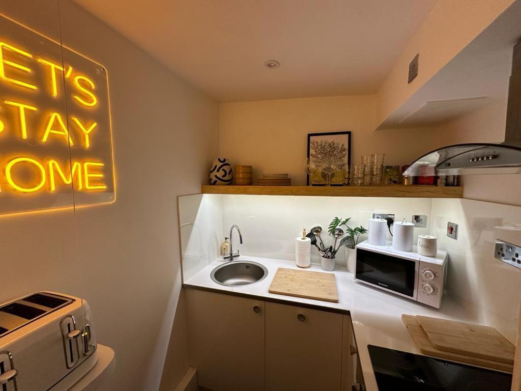 Town Centre Apartment With Hot Tub Cheltenham Exterior photo