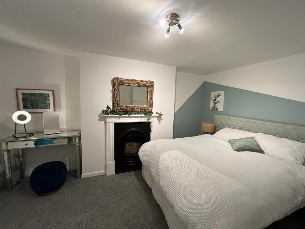 Town Centre Apartment With Hot Tub Cheltenham Exterior photo