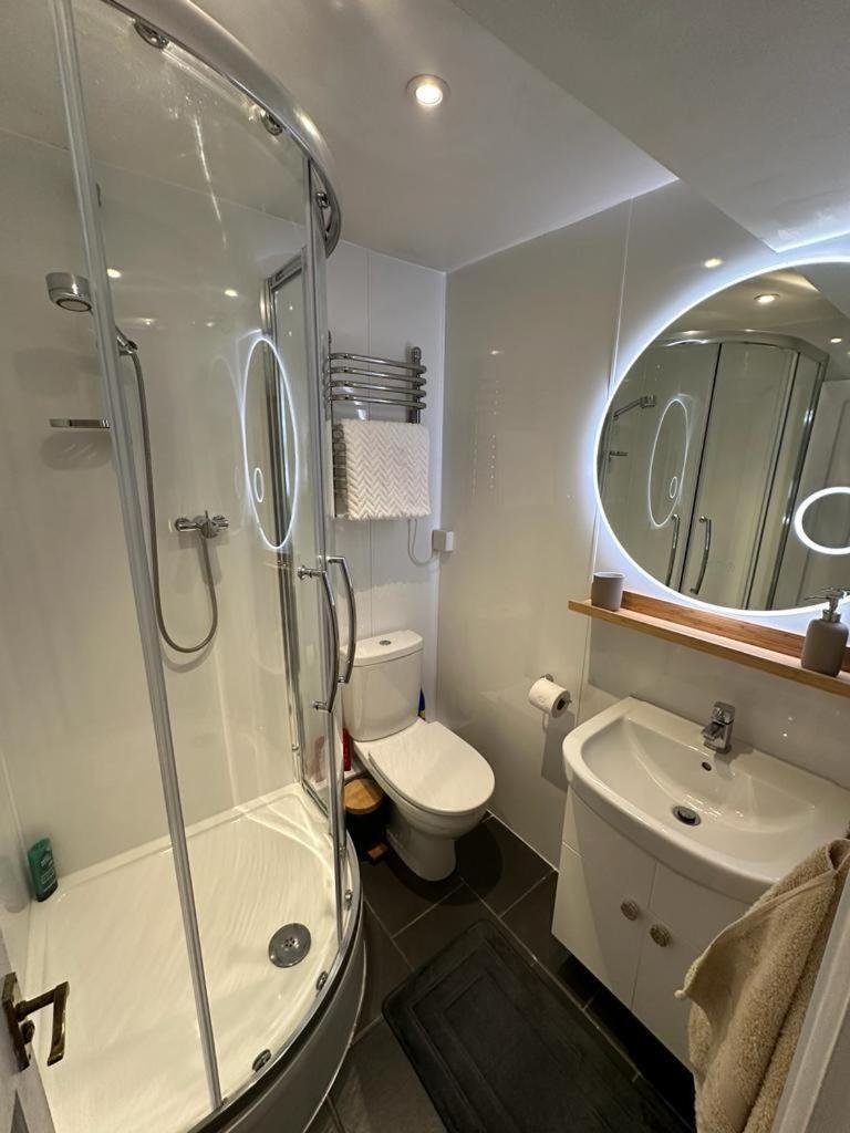 Town Centre Apartment With Hot Tub Cheltenham Exterior photo