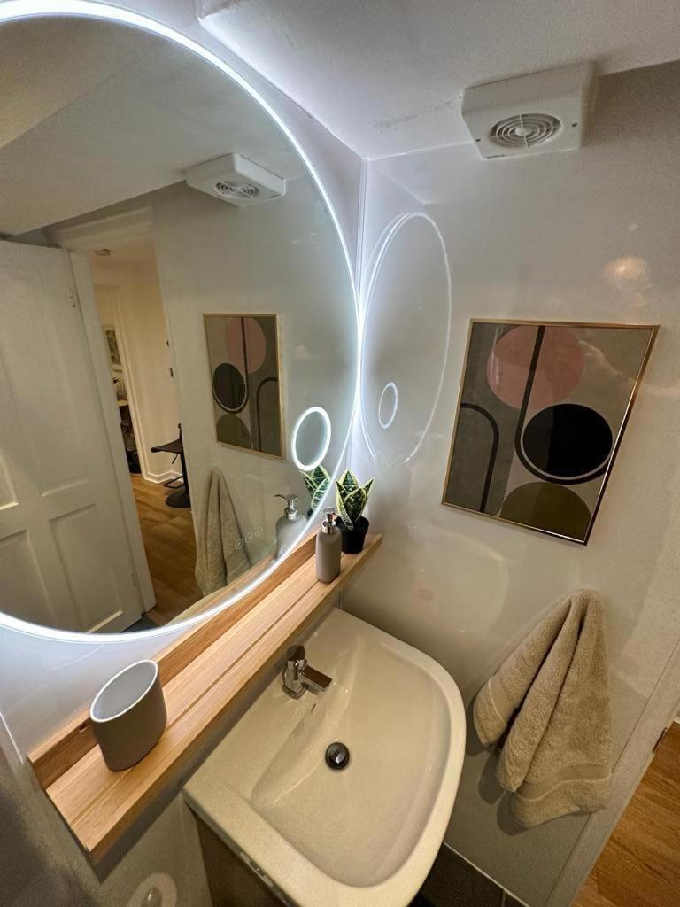 Town Centre Apartment With Hot Tub Cheltenham Exterior photo
