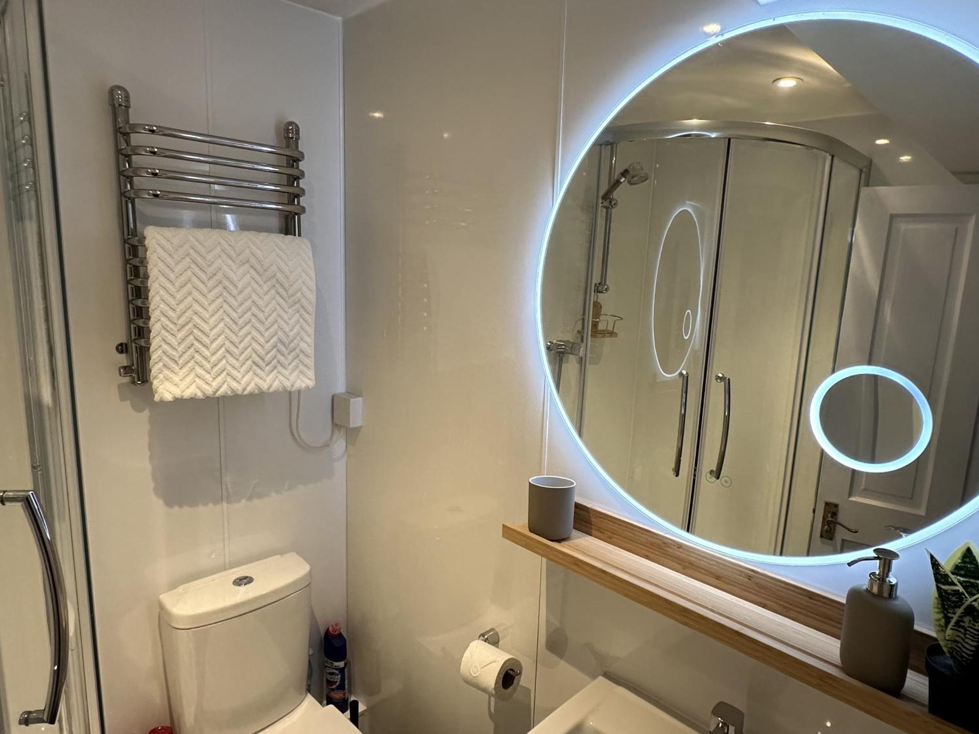Town Centre Apartment With Hot Tub Cheltenham Exterior photo
