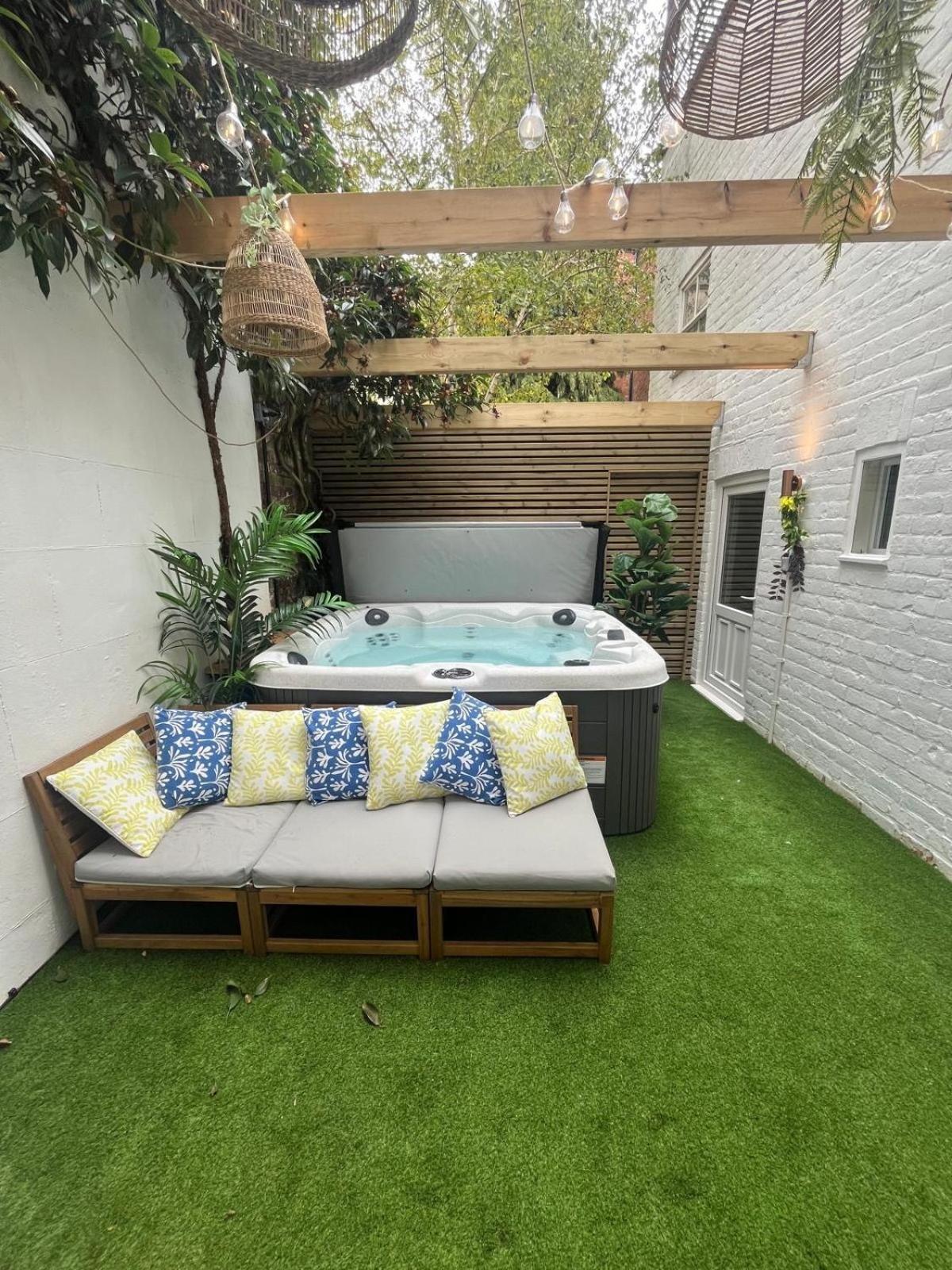 Town Centre Apartment With Hot Tub Cheltenham Exterior photo