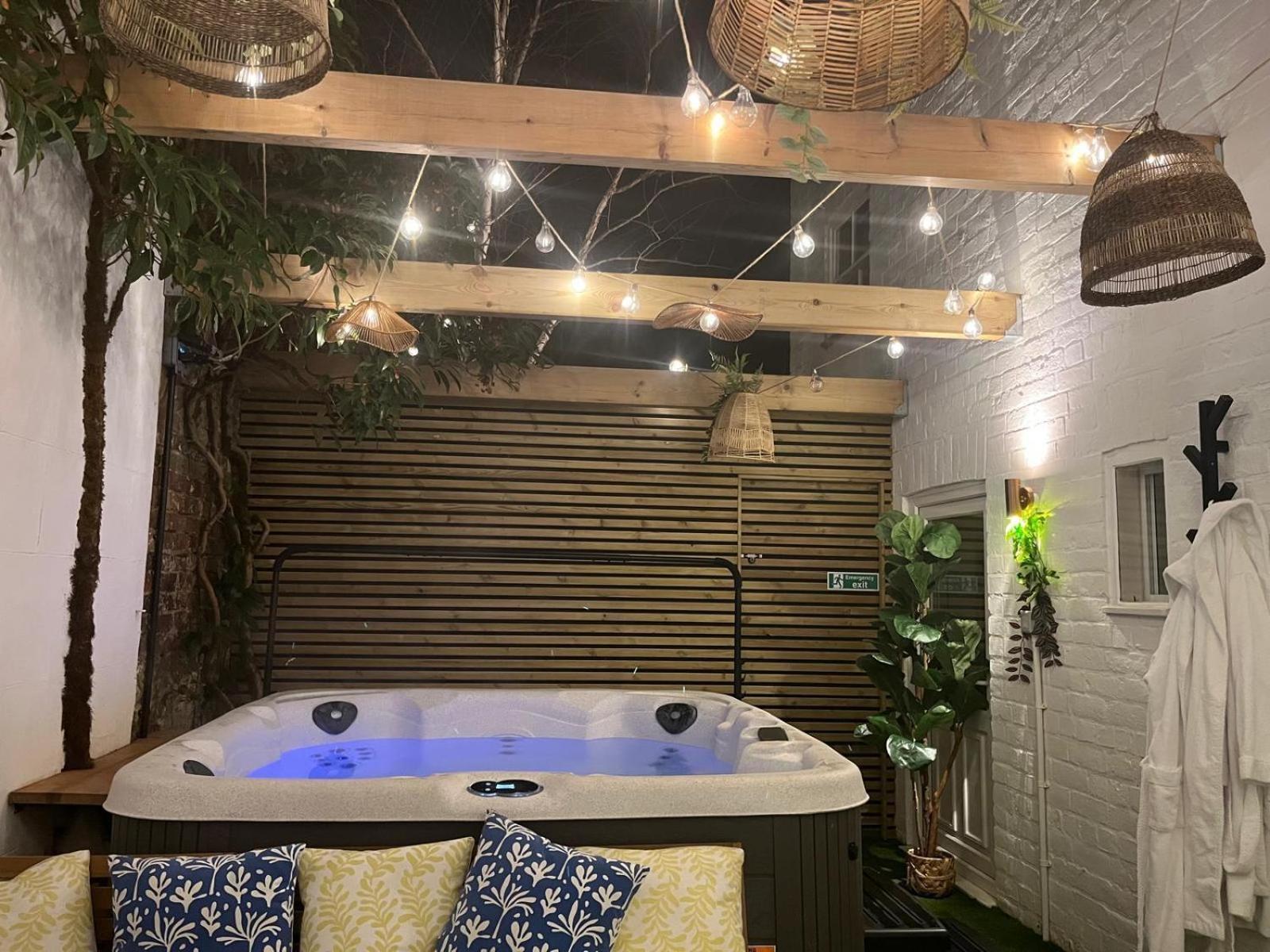 Town Centre Apartment With Hot Tub Cheltenham Exterior photo