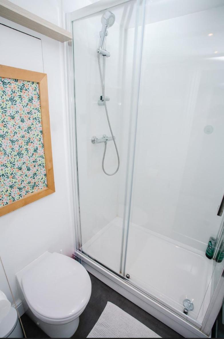 Town Centre Apartment With Hot Tub Cheltenham Exterior photo