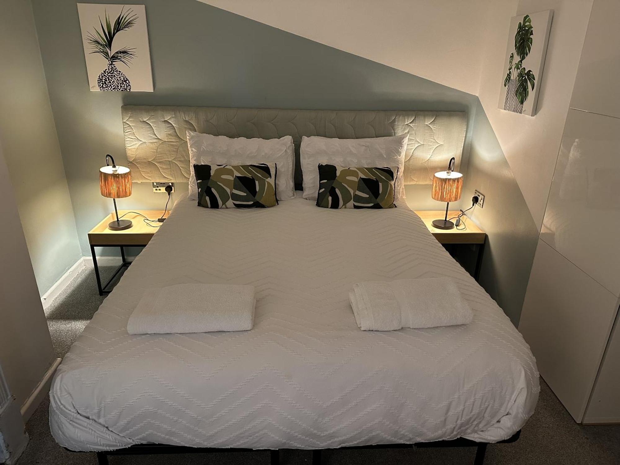Town Centre Apartment With Hot Tub Cheltenham Exterior photo