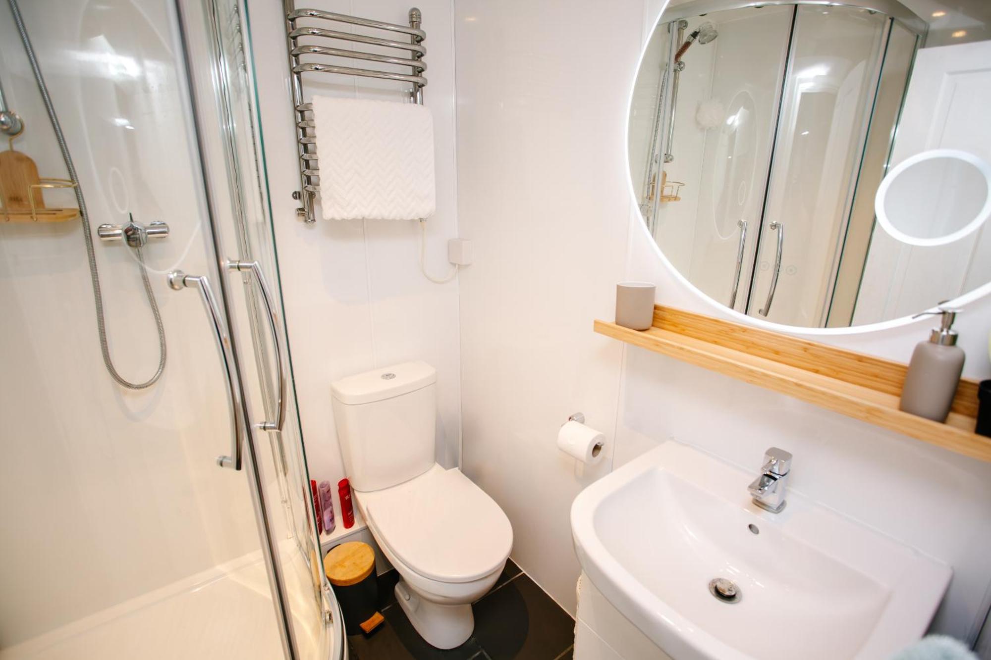 Town Centre Apartment With Hot Tub Cheltenham Exterior photo