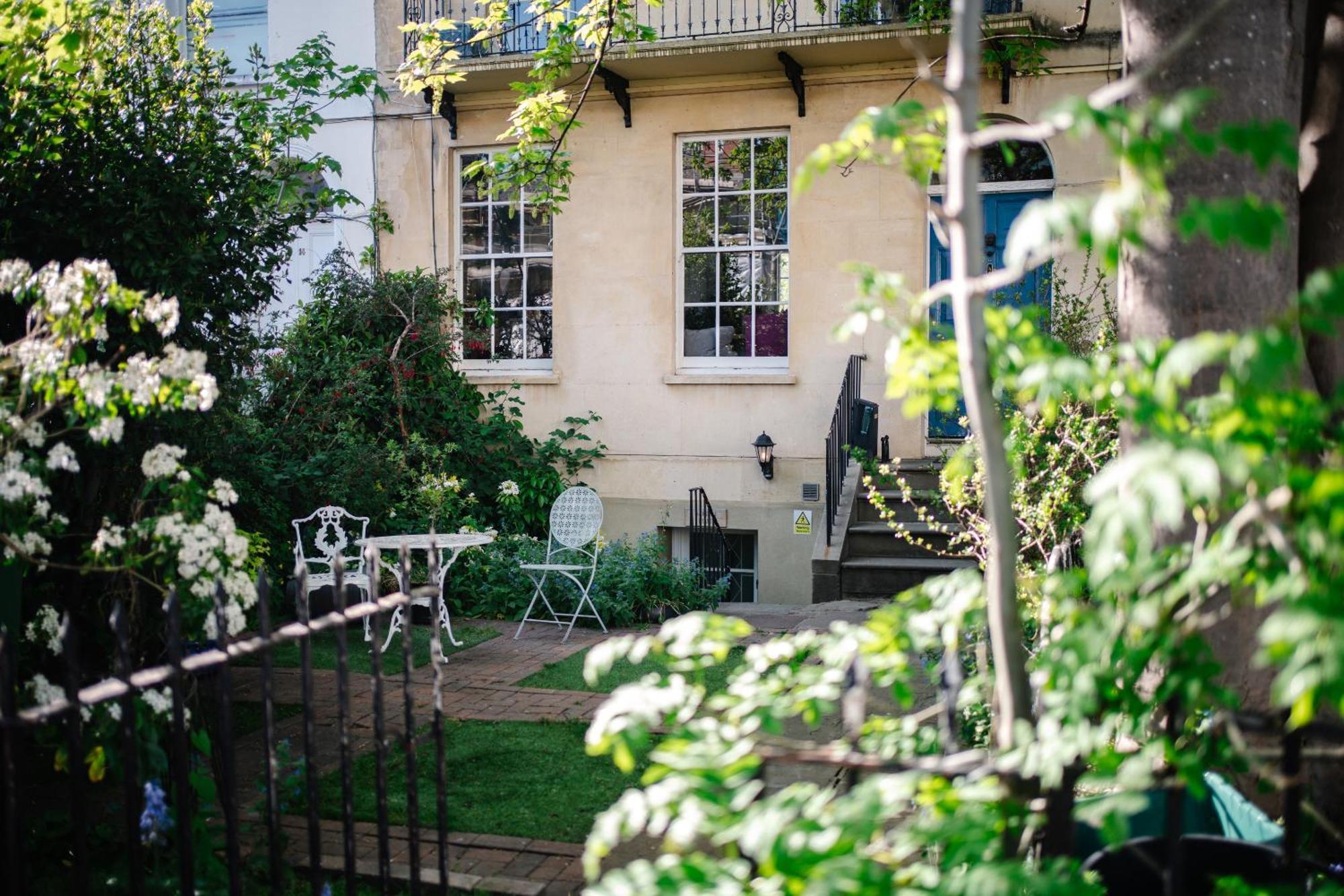 Town Centre Apartment With Hot Tub Cheltenham Exterior photo