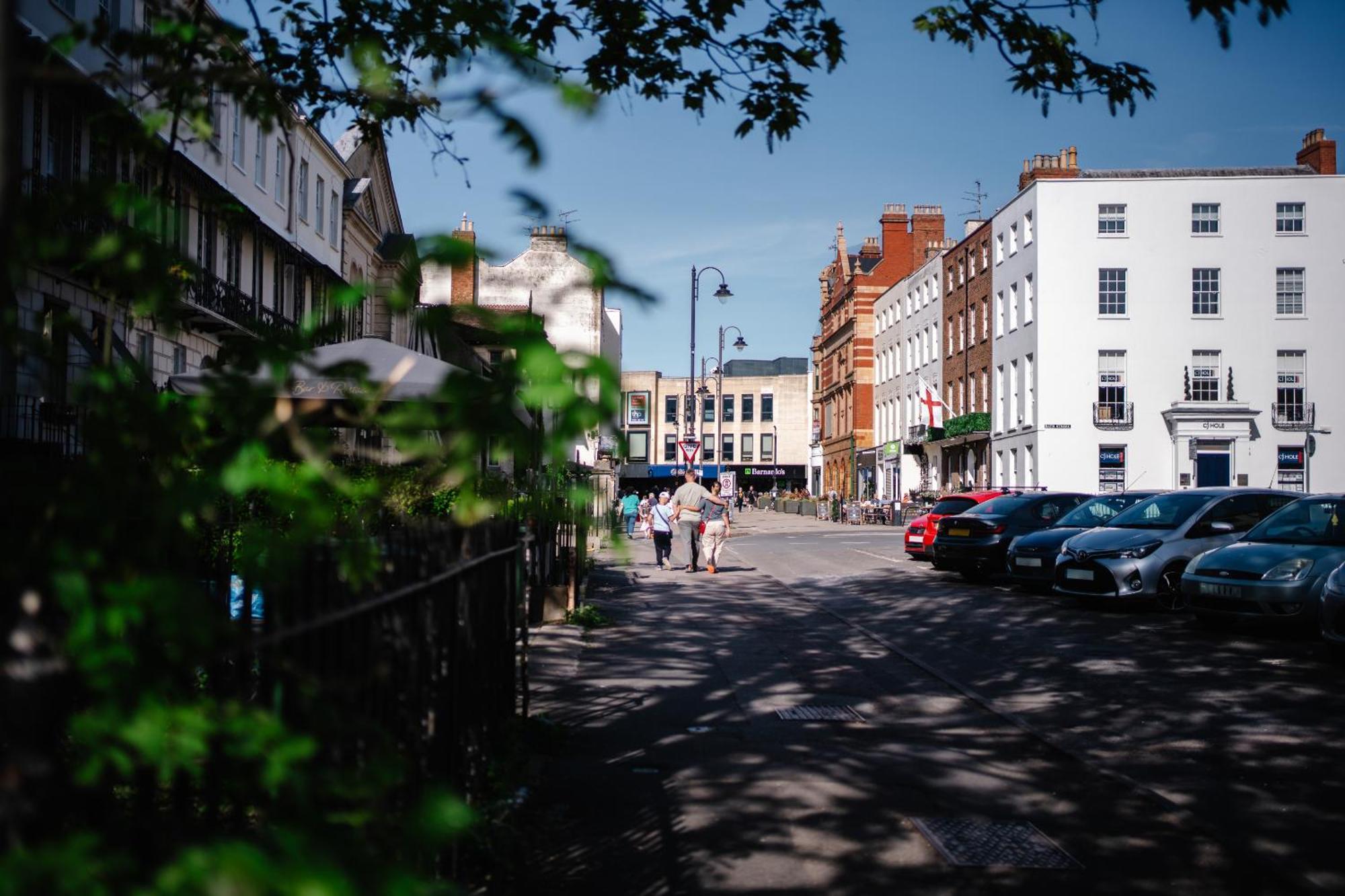 Town Centre Apartment With Hot Tub Cheltenham Exterior photo